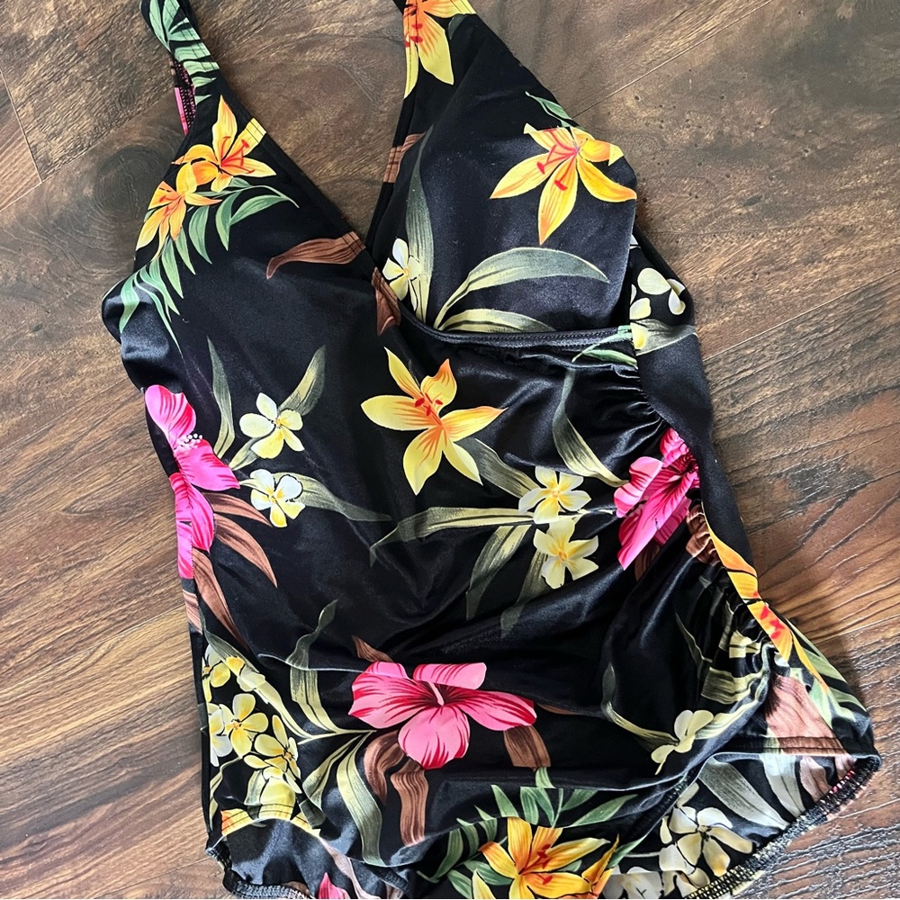 Miraclesuit Womens Tropical Print Swimsuit Size 16 Slimming Ruched V Neck Beach - Picture 2 of 5